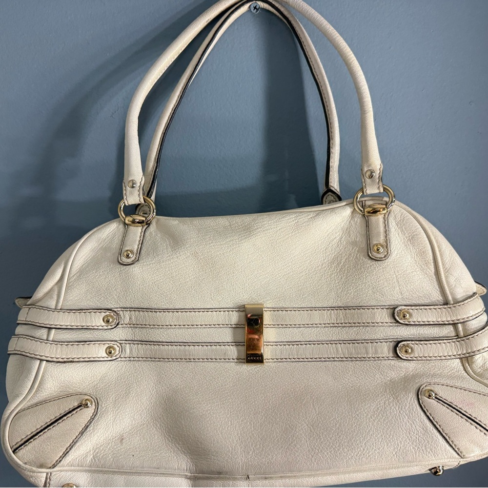 White Leather Gucci Satchel Handbag with Gold Hardware